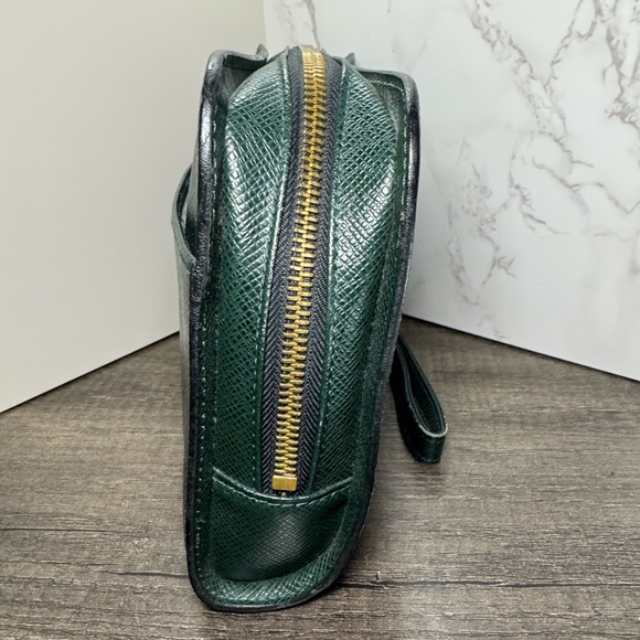 Louis Vuitton Taiga Baikal Green Clutch/Wristlet - Picture 4 of 9